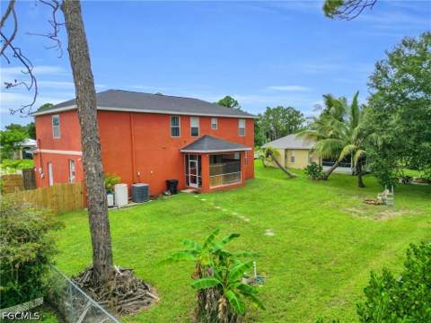 5562 Benton St, Lehigh Acres FL - photo 8 of 39