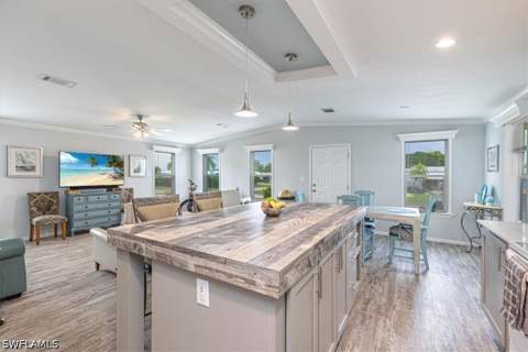 585 Cape Florida Ln, Naples FL - photo 6 of 22