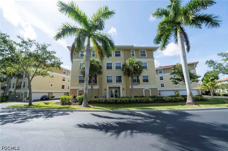 3 bedroom Condominium at 10041 Lake Cove Dr 202, Fisherman'S Cove, Fort Myers — photo 1