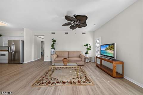 10041 Lake Cove Dr 202, Fort Myers FL - photo 10 of 37