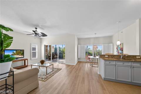 10041 Lake Cove Dr 202, Fort Myers FL - photo 12 of 37