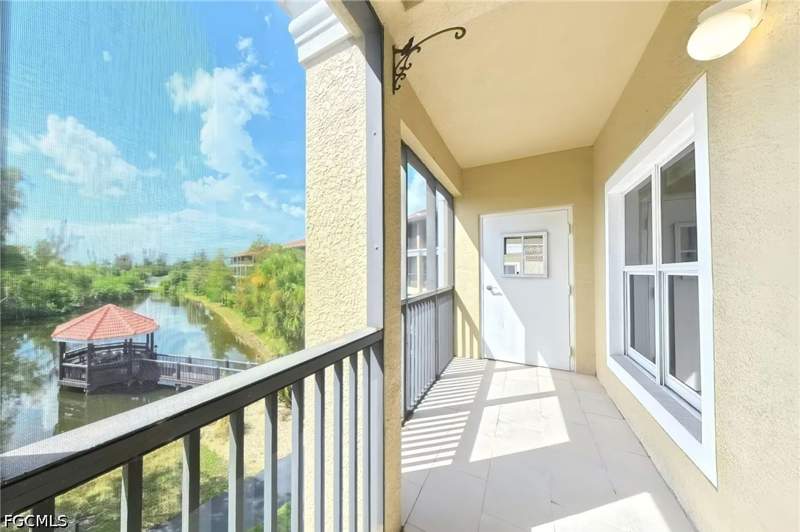 3 bedroom Condominium at 10041 Lake Cove Dr 202, Fisherman'S Cove, Fort Myers — photo 4