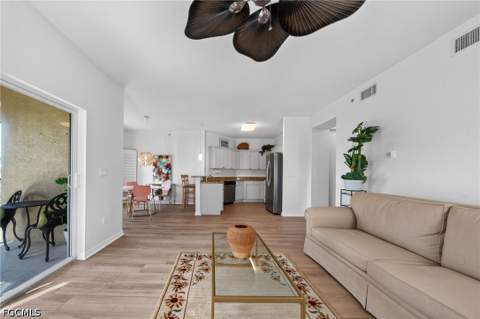 10041 Lake Cove Dr 202, Fort Myers FL - photo 9 of 37