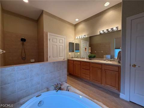 10530 Bellagio Dr, Fort Myers FL - photo 23 of 39