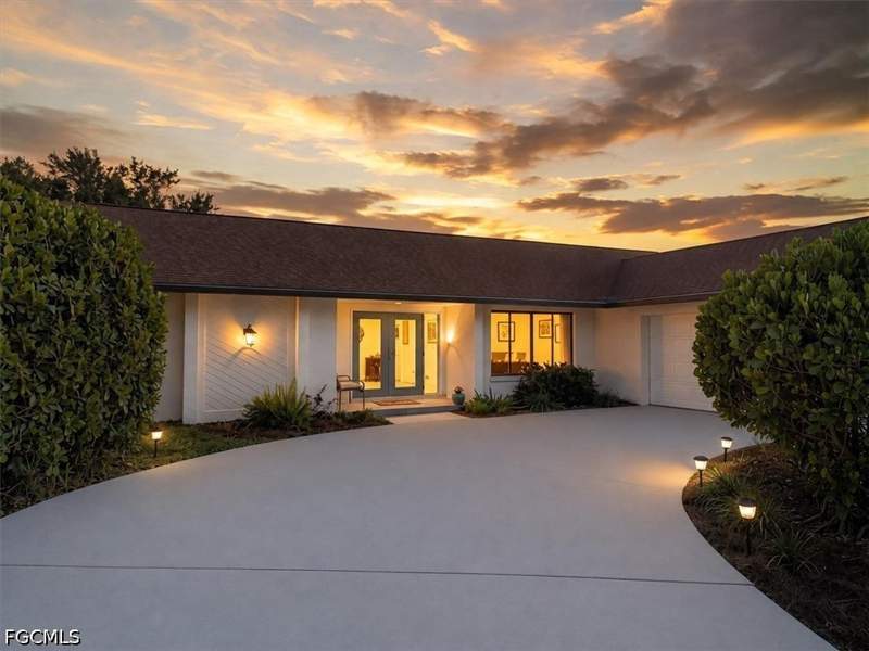 5 bedroom SingleFamilyResidence at 1812 Coral Cir, North Fort Myers, North Fort Myers — photo 2