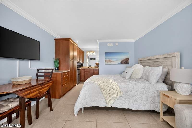 bedroom Condominium at 2555 9th St N 204, Gulfcoast Inn Of Naples, Naples — photo 3