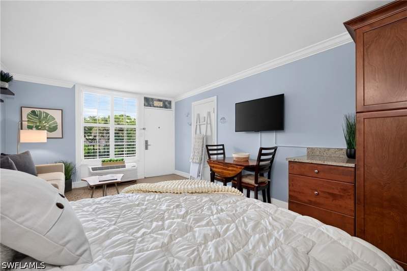 bedroom Condominium at 2555 9th St N 204, Gulfcoast Inn Of Naples, Naples — photo 5