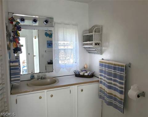 865 Moonlight Dr, North Fort Myers FL - photo 10 of 31