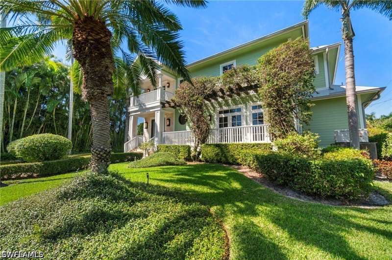 3 bedroom SingleFamilyResidence at 645 Broad Ave S, Olde Naples, Naples — photo 1