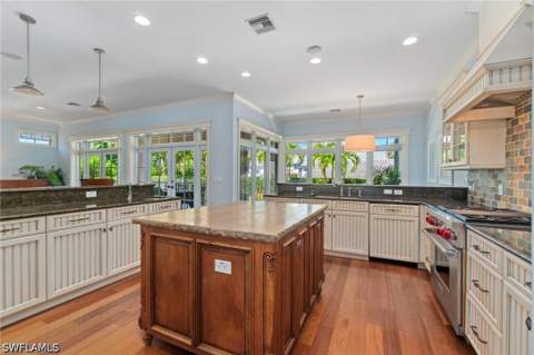 645 Broad Ave S, Naples FL - photo 14 of 49