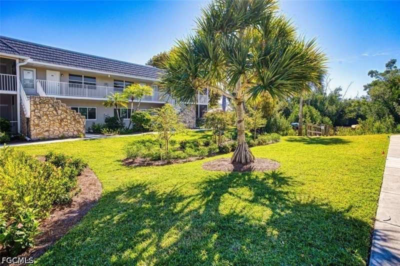 1 bedroom Condominium at 601 Periwinkle Way D-7, Captains Walk, Sanibel — photo 1