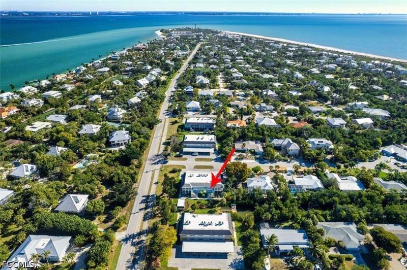 1 bedroom Condominium at 601 Periwinkle Way D-7, Captains Walk, Sanibel — photo 2
