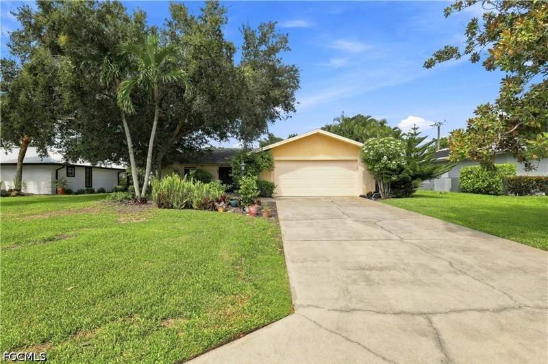 3 bedroom SingleFamilyResidence at 4448 Beechwood Lake Dr, Lakewood, Naples — photo 2