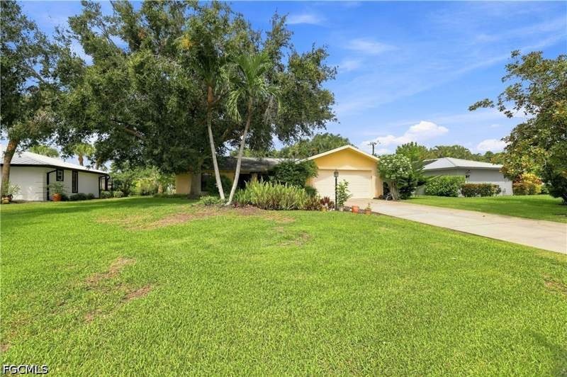 3 bedroom SingleFamilyResidence at 4448 Beechwood Lake Dr, Lakewood, Naples — photo 3