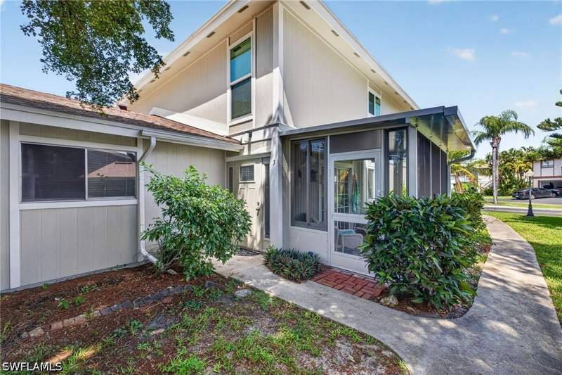 2 bedroom Townhouse at 3358 Royal Canadian Trce 3, Provincetown, Fort Myers — photo 2
