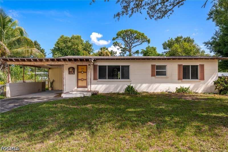3 bedroom SingleFamilyResidence at 122 Evergreen Rd, Mariana Heights, North Fort Myers — photo 1