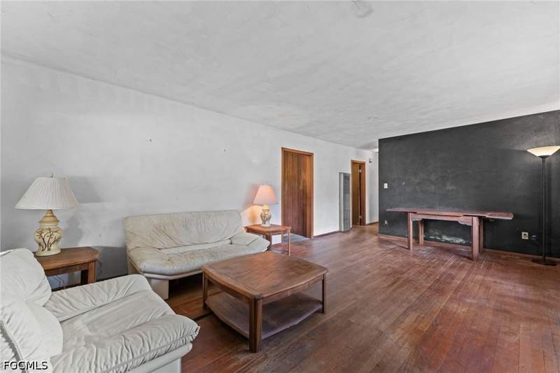 3 bedroom SingleFamilyResidence at 122 Evergreen Rd, Mariana Heights, North Fort Myers — photo 5