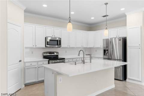 11068 Cherry Laurel Dr E, Fort Myers FL - photo 10 of 34