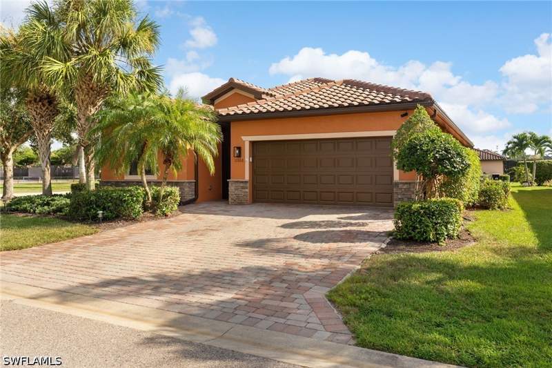 4 bedroom SingleFamilyResidence at 11068 Cherry Laurel Dr E, Reflection Isles, Fort Myers — photo 2