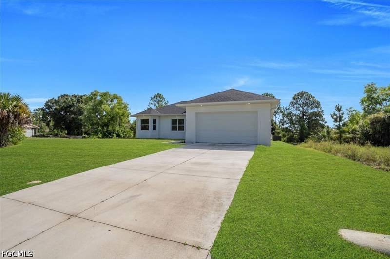 3 bedroom SingleFamilyResidence at 523 Harry Thayer Ave S, Lehigh Acres, Lehigh Acres — photo 2