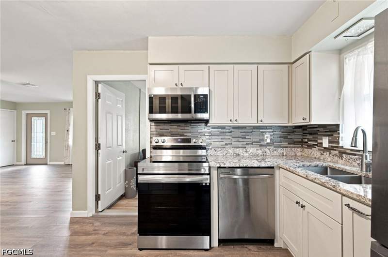 3 bedroom SingleFamilyResidence at 108 Contee Dr, Parkwood, Lehigh Acres — photo 3