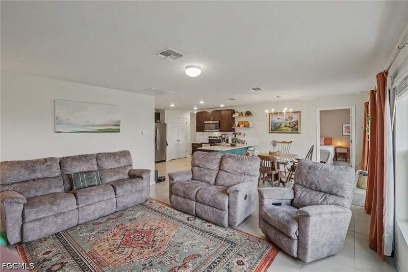 3 bedroom SingleFamilyResidence at 9012 W Justice Cir, Port Labelle, Labelle — photo 4