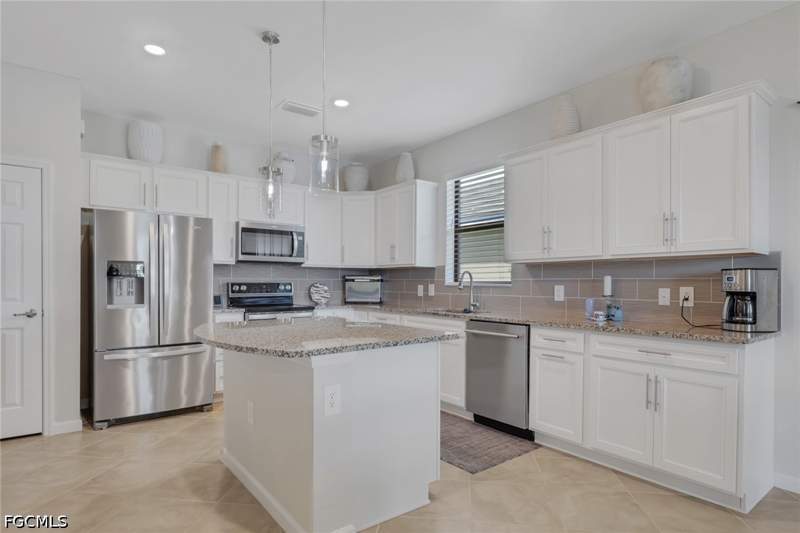 3 bedroom SingleFamilyResidence at 16250 Rosemallow Ln, Hampton Lakes, Alva — photo 5