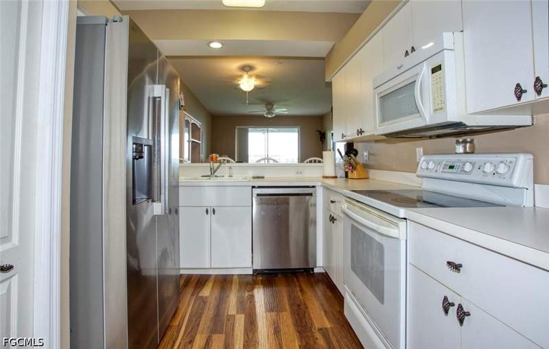 2 bedroom Condominium at 8066 Queen Palm Ln 543, Lakeside Green, Fort Myers — photo 2