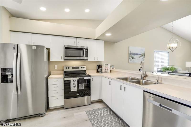2 bedroom Condominium at 7360 Glenmoor Ln 4301, Country Glen, Naples — photo 5
