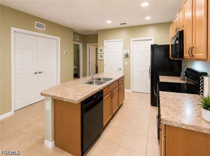 2 bedroom Attached at 10716 Crossback Ln, Marblebrook, Lehigh Acres — photo 5