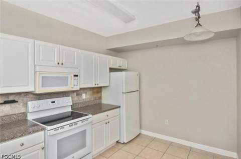 6400 Aragon Way 108, Fort Myers FL - photo 7 of 33