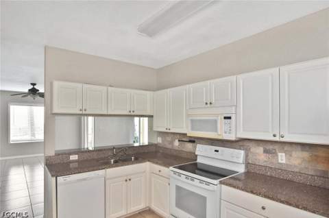 6400 Aragon Way 108, Fort Myers FL - photo 8 of 33