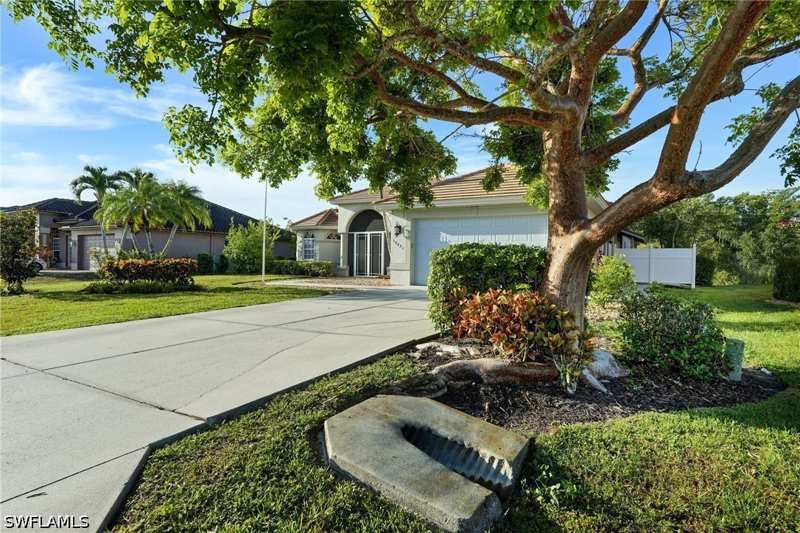 5 bedroom SingleFamilyResidence at 18421 Royal Hammock Blvd, Royal Palm Golf Estates, Naples — photo 1