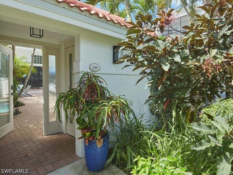 3 bedroom Attached at 430 10th Ave S 305, Isla Mar, Naples — photo 2