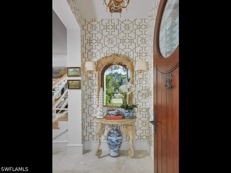3 bedroom SingleFamilyResidence at 909 10th Ave S, Olde Naples, Naples — photo 2