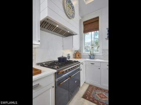 909 10th Ave S, Naples FL - photo 8 of 33