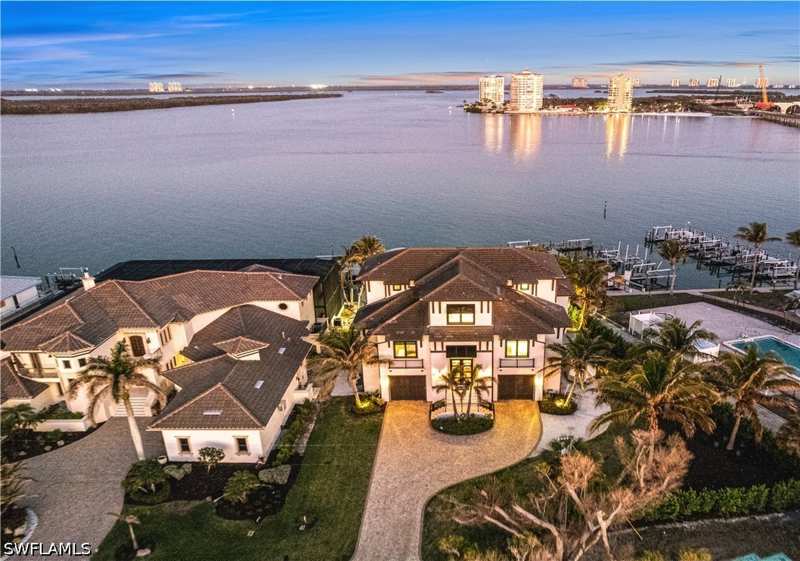 4 bedroom SingleFamilyResidence at 160 Little Carlos Ln, Laguna Shores, Fort Myers Beach — photo 1