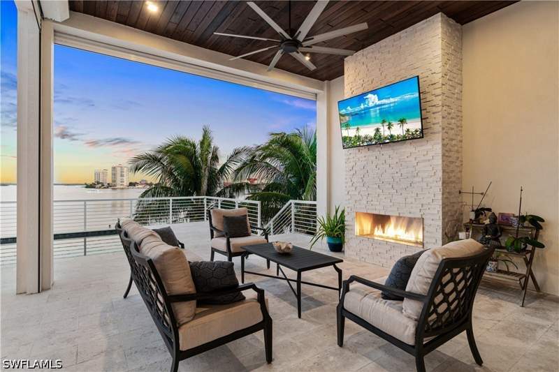 4 bedroom SingleFamilyResidence at 160 Little Carlos Ln, Laguna Shores, Fort Myers Beach — photo 4