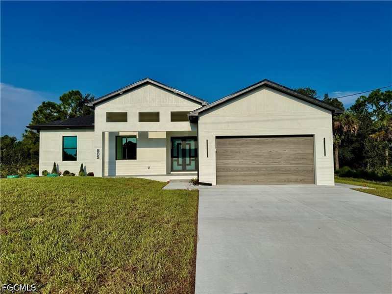 4 bedroom SingleFamilyResidence at 805 Lincoln Ave, Lehigh Acres, Lehigh Acres — photo 1