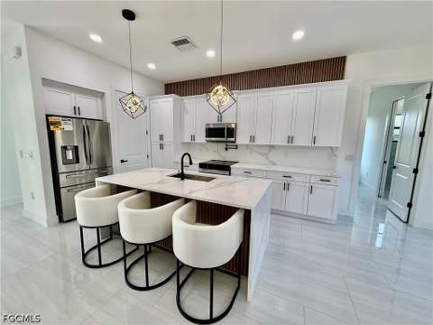 805 Lincoln Ave, Lehigh Acres FL - photo 12 of 46