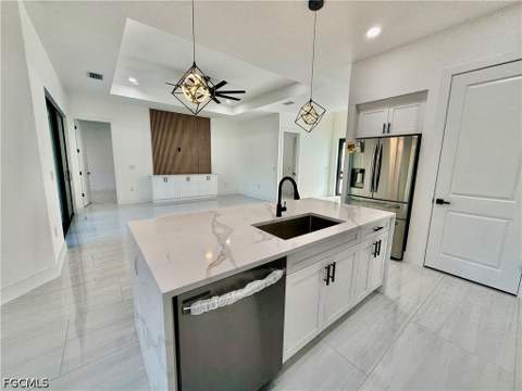 805 Lincoln Ave, Lehigh Acres FL - photo 14 of 46