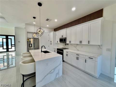 805 Lincoln Ave, Lehigh Acres FL - photo 16 of 46