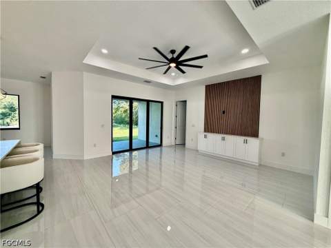 805 Lincoln Ave, Lehigh Acres FL - photo 7 of 46