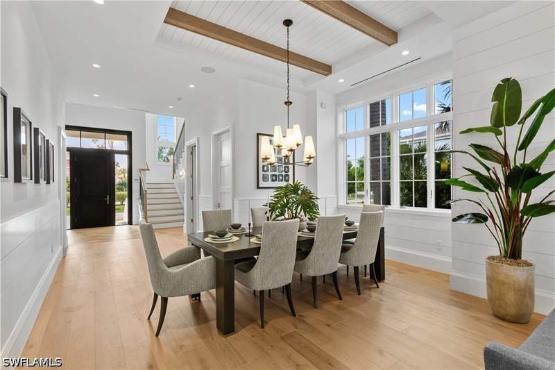 4 bedroom SingleFamilyResidence at 835 11th Ave S, Olde Naples, Naples — photo 4