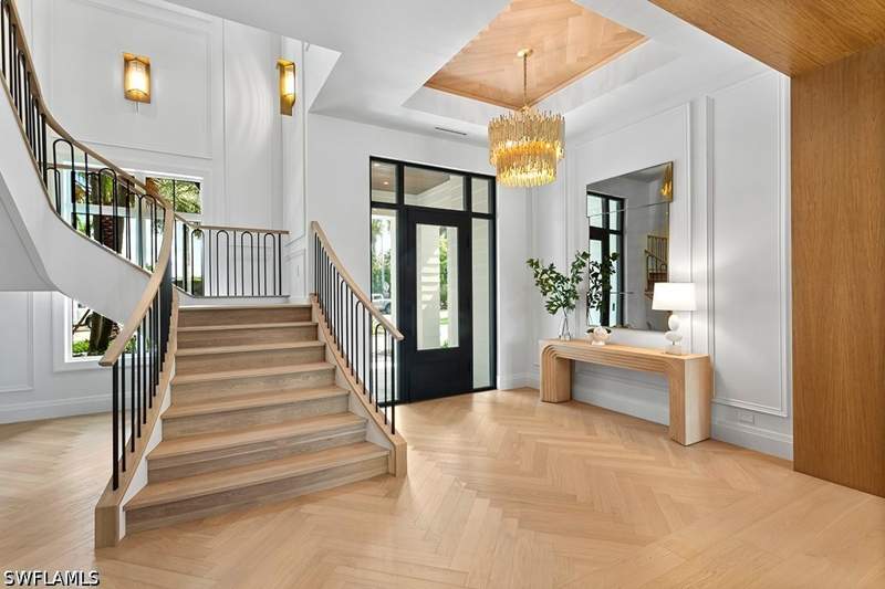 5 bedroom SingleFamilyResidence at 774 S Golf Dr, Olde Naples, Naples — photo 5