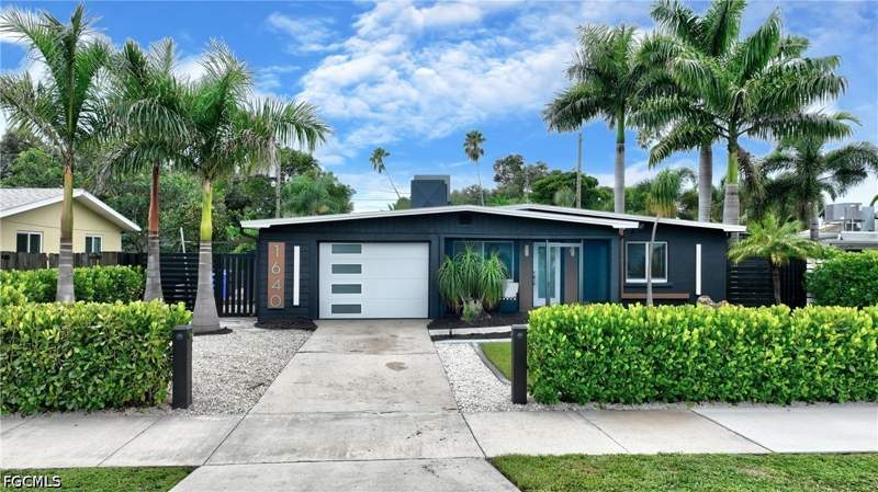 2 bedroom SingleFamilyResidence at 1640 Oakley Ave, Palmlee Park, Fort Myers — photo 2