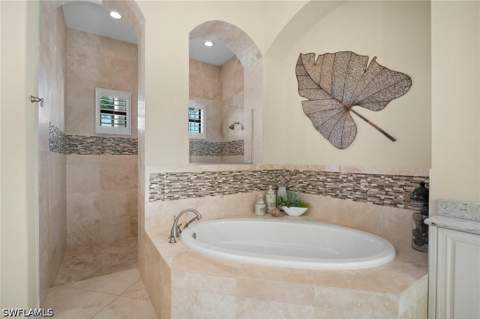 6482 Carema Ln, Naples FL - photo 22 of 46
