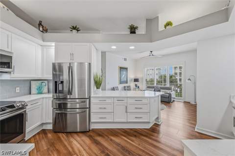 9566 Gulf Shore Dr 201, Naples FL - photo 6 of 33
