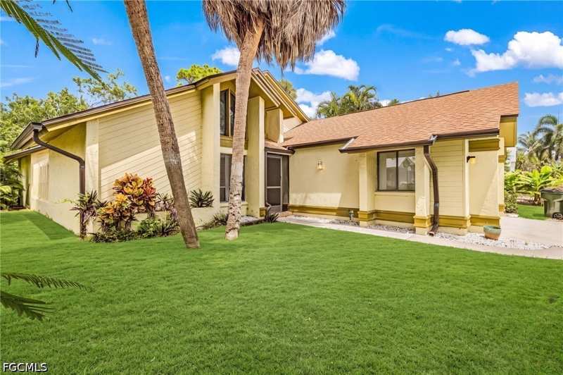 3 bedroom SingleFamilyResidence at 12538 Barrington Ct, McGregor Woods, Fort Myers — photo 1