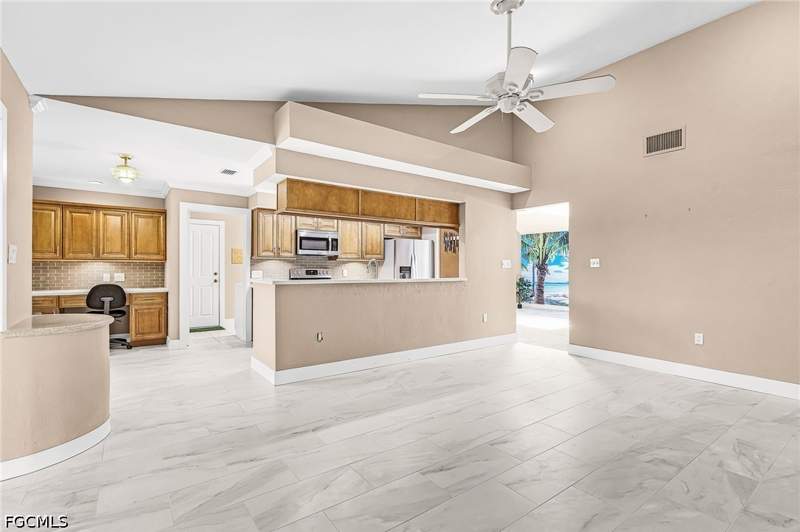 3 bedroom SingleFamilyResidence at 12538 Barrington Ct, McGregor Woods, Fort Myers — photo 4